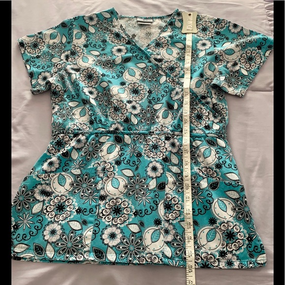 Life scrub top - Picture 5 of 6